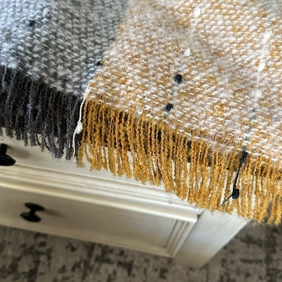 Marcus Adler Ruana Marigold O/S - Picture 9 of 13